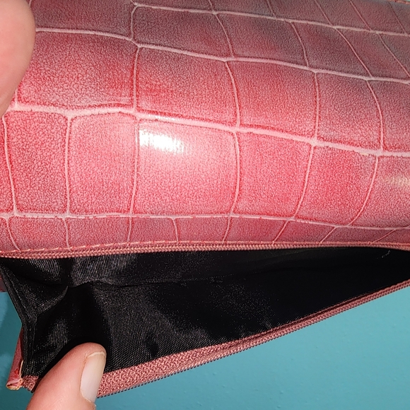 Kenneth Cole Reaction Wallet - Picture 4 of 5